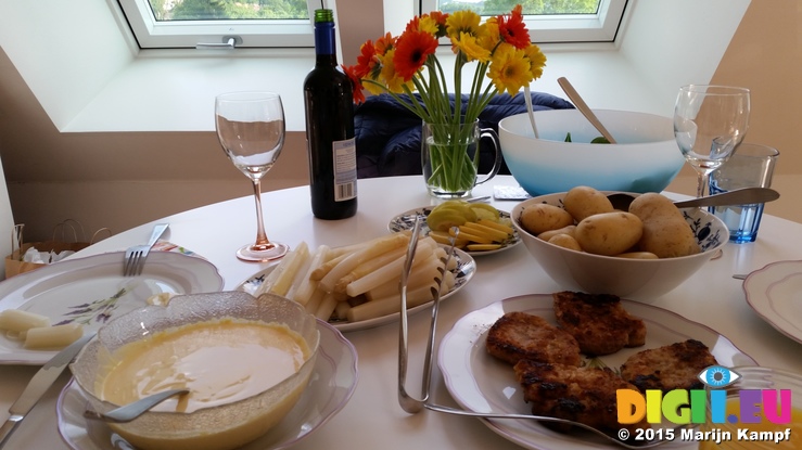 20150601_194733 Snitzel and Asperges at Ina's